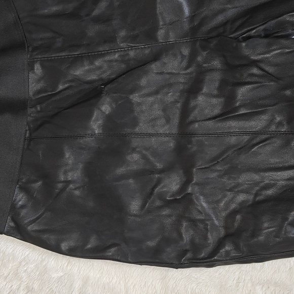 Bailey 44 Medium Black Faux Leather Metallic Crop Flare Hem Lupine Capri Pants - Picture 4 of 14